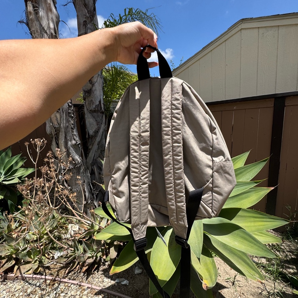 Baggu Stylish Beige Backpack - Picture 2 of 3